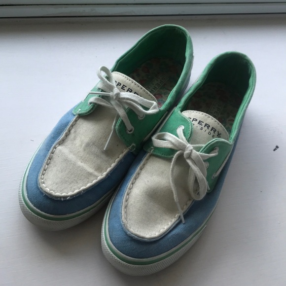 Size 9 Sperrys - Picture 1 of 4